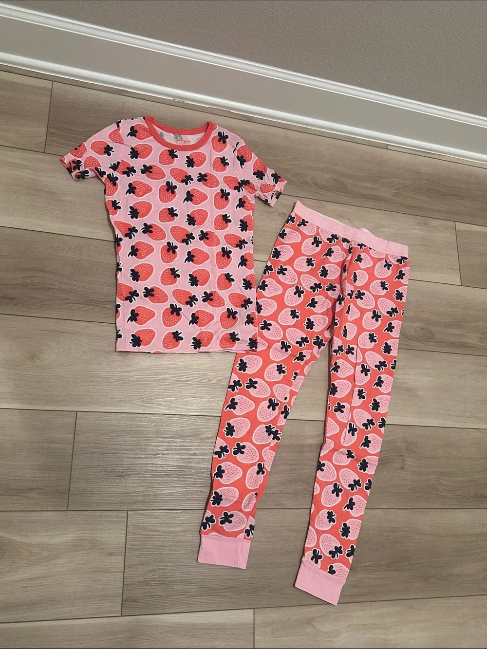 EUC Girls Pink Strawberry-Print 2 PC Size 14 Pj Pajama Set